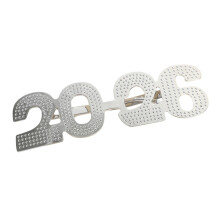 Glitzernde Partybrille mit der Zahl 2026