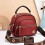 Bolso tote con efecto de cuero y correa ancha ajustable. 1