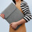 13,3"-Laptoptasche / Computertasche / MacBook-Tasche – Leder – Farbe: Grau – Überraschungsgeschenk 3