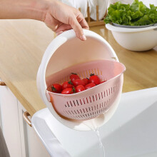 Dubbellaags, draaibare plastic vergiet en zeefkom.