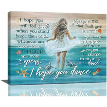 Quadro decorativo de parede com tema praiano – Menina com estrela-do-mar e conchas do oceano (30x40cm)