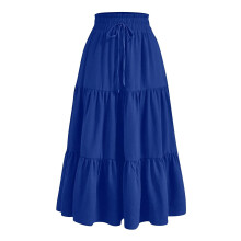 Saia maxi feminina de cintura alta e corte em A com bolsos.