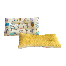 Almofada infantil dupla face em algodão e tecido minky com estampa de bolinhas, 30x50cm