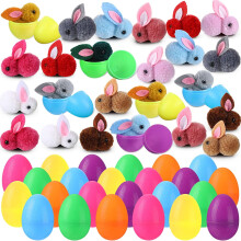 Pacote com 24 ovos de Páscoa grandes de plástico com coelhinhos de pelúcia.