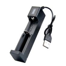 18650-Akkuladegerät, tragbarer USB-Akku mit einem Steckplatz für Lithium-Ionen-Akkus