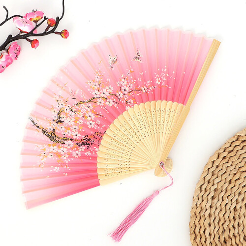 Leque dobrável de bambu e seda com estampa floral e borla.