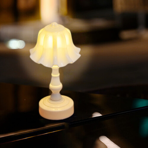Bluebell Flower Table Lamp – Battery-Powered, Compact & 1