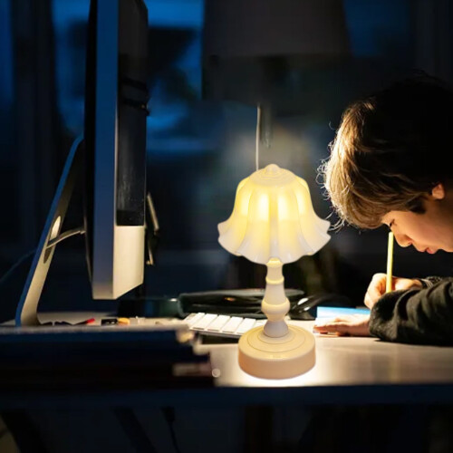 Bluebell Flower Table Lamp – Battery-Powered, Compact & 2
