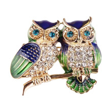 Broche hibou sophistiquée avec pierres éblouissantes, accessoire