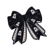 Broche en émail avec spectres de chauve-souris-QHXZ4635