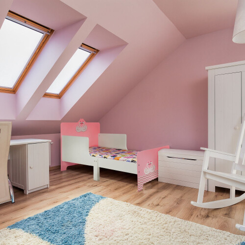 Toddler Bed with Swan Design 1