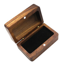 Stilvolle Präsentationsbox für Schmuck aus Holz mit magnetischem
