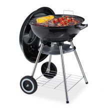 Barbecue in acciaio con coperchio e ripiano