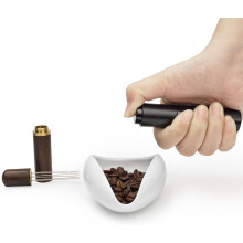 (A) Vassoio di misurazione in ceramica verde per chicchi di caffè, misurino per polvere di caffè, vassoio per chicchi tostati