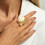 Einzigartiges geometrisches Ring-Breitband-Design mit-Creme 6