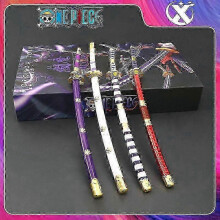 (4pcs with box A) Ein Stck Waffe Roronoa Zoro Yama Spiel Schlssel Bund Waffe Modell Katana Samurai Schwerter Schmetter