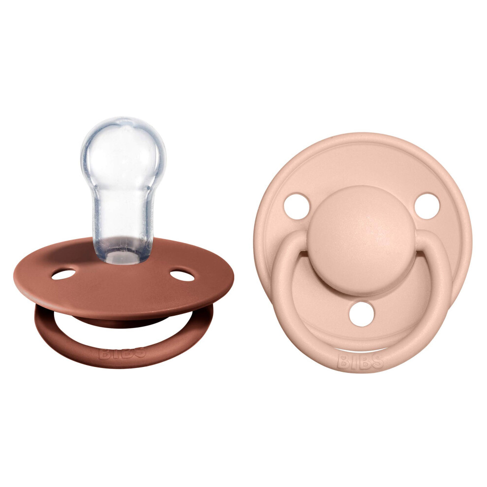 De Lux Dummies 2-Pack, Bpa Free Dummy Pacifier, Round Nipple. Silicone, Onesize (0-36 Months), Woodchuck/Blush Bibs
