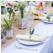 18 Sztuk Eukaliptusowe PierśCienie na Serwetki RęCznie Robione Drewniane Koraliki Home Decor Faux Greenery Serwetniki na Wesela, Imprezy Itp