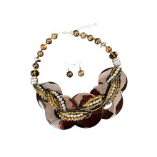 Elegantes Muschel-Schmuckset mit geometrischem-dunkler Kaffee