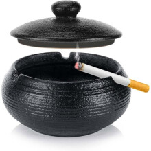 Cinzeiro de exterior, cinzeiro de cerâmica com tampa, cerâmica preta retrô, adequado para uso doméstico, para fumantes.