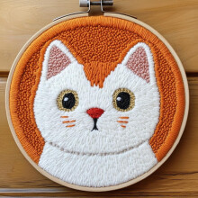 Stickset „Weiße Katze“ – DIY-Stickset mit Stickrahmen