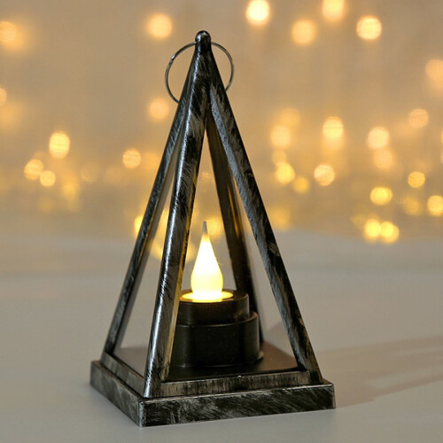 Vela decorativa triangular de LED com baterias.