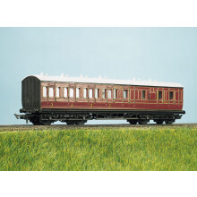 Parkside PC714 LMS 48 feet Suburban Coach Kit HO/OO Gauge