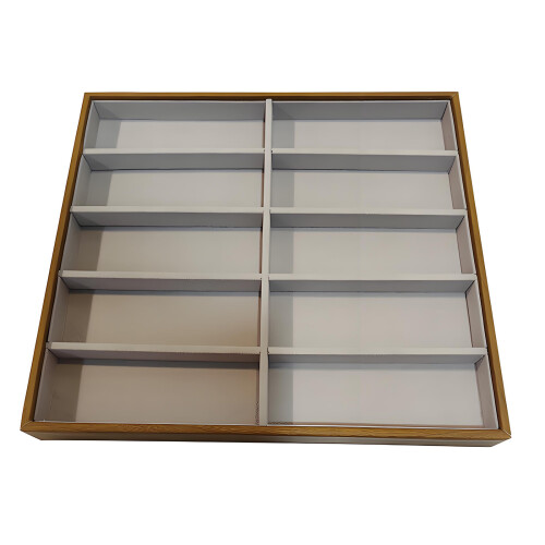 Robuster Sonnenbrillenhalter aus Holz mit