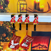 Weihnachtsstrümpfe als Innendekoration mit L-förmigen Haken