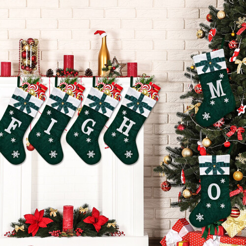 Personalisierter grüner Samt-Weihnachtsstrumpf mit Monogramm A 2