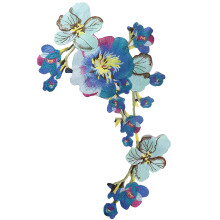 Wasserlösliche, mit Blumen bestickte Applikationen zum-Blau