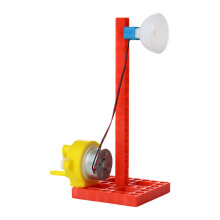 Friendly Hand Crank Power Generator Model For Green Energy