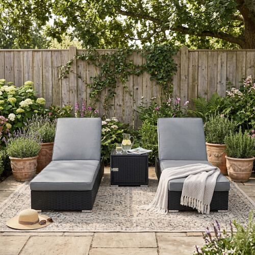 Liegestuhlset aus Rattan 2