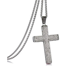 Musta emaliristikaulakoru ruostumattomasta teräksestä ja kuutiokorulla