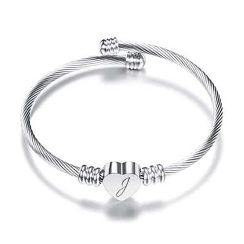 Armbånd med hjerteformet initial i rustfritt stål