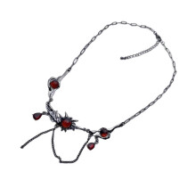 Collier pendentif en zircon rouge foncé tendance, chaîne ras du cou, bijou élégant parfait pour les festivals de musique et les fêtes