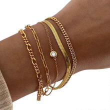 5/6-delige stijlvolle set van legering armbanden en enkelbandjes. Stevige en veelzijdige armbanden en enkelbandjes, geschikt voor dames. Meerkleurig.