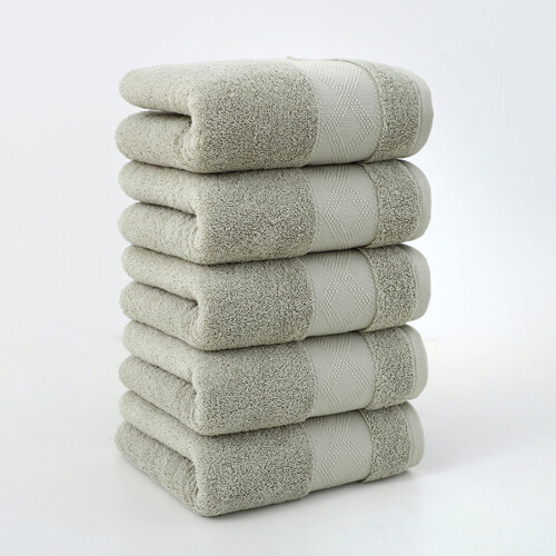 Ensemble de 5 serviettes de bain en coton épais, doux et absorbants.