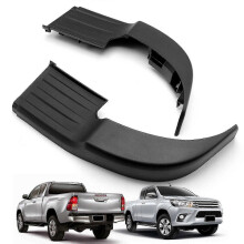 Zwarte opstapplaat voor de achterbumper van de Toyota Hilux Revo Rocco 2015 - 2019