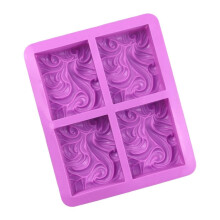 Handgemachte DIY-Seifenform mit nautischem Design aus Meereswellen und Wolken
