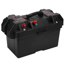 Multifunctionele accubakafdekking met USB-aansluitingen en voltmeter voor het opladen van de auto buitenshuis.