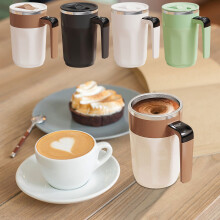 Caneca de café com misturador automático e indicador de temperatura.