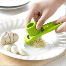 Green garlic press, stainless steel garlic press, garlic chopper and slicer, garlic masher, restaurant home kitchen garlic press