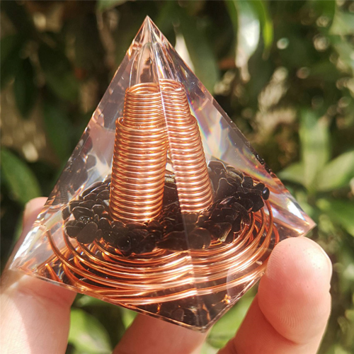 2 stk. 6 cm håndlavet harpiks krystal spiralpyramide 1