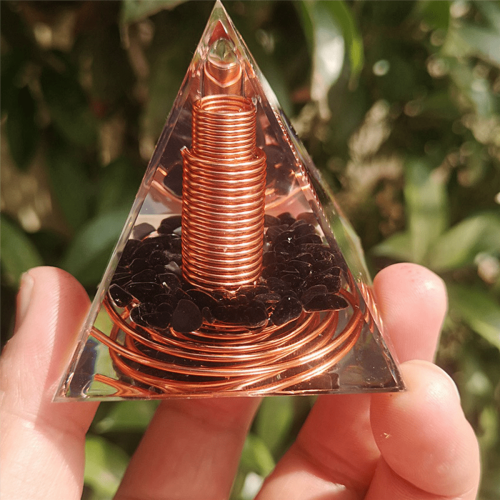 2 stk. 6 cm håndlavet harpiks krystal spiralpyramide 2