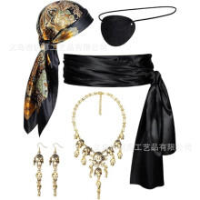 (Set 15) Set costume da pirata per Halloween: maschera con pendente, foulard, orecchini, bracciale di Capitan Jack e accessori a forma di teschio.