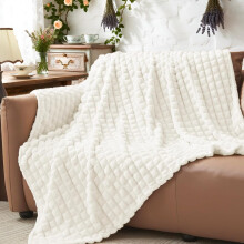 BEDELITE Fluffy Fleece Throw Blanket - Cream Sofa Throw Checkered Design Soft Cosy Warm Small Blankets for Single Bed, Gifts for Women