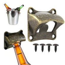 Abrebotellas de bronce antiguo para montaje en pared con tornillos.