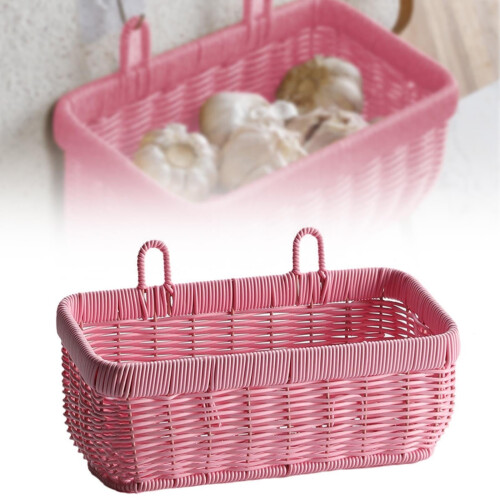 Cestino da parete in vimini rosa per aglio e cipolle