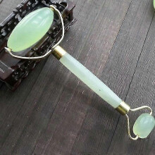 25-26 Jade Roller for Face Anti Aging Facial Massager Natural Jade Stone Massage Roller Revives Face and Neck